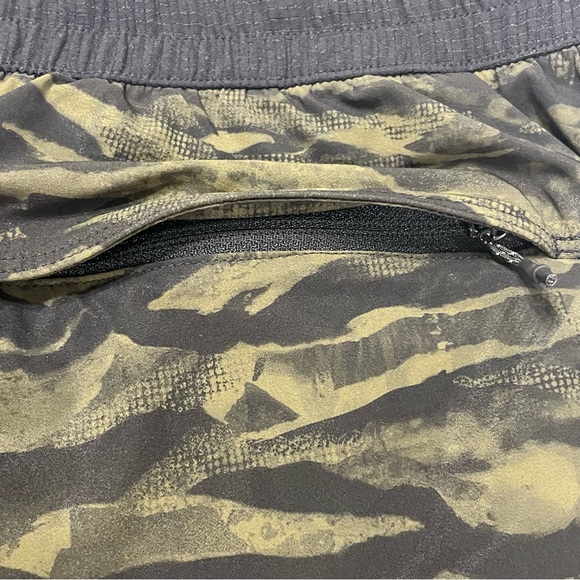 Lululemon Channel Cross 7 inch Short Mens Swim Trunk Camo Like New Sz Large - Picture 5 of 8